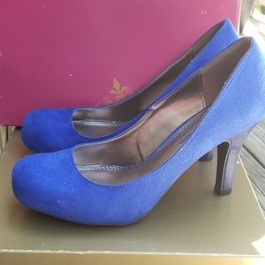 Blue suede pumps